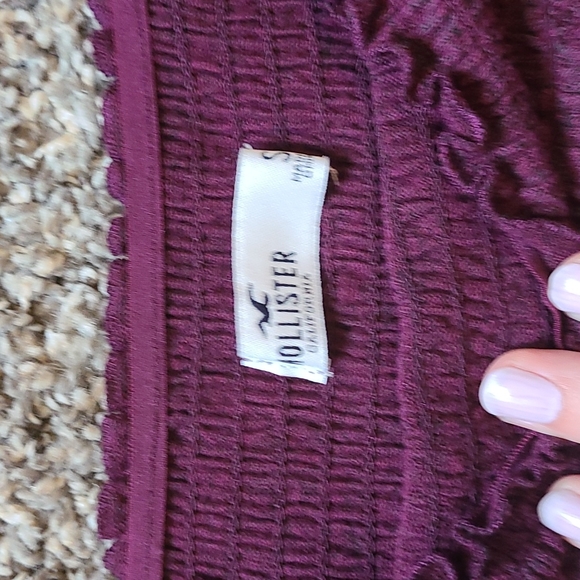 Hollister Off Shoulder Slightly Cropped Top - Picture 4 of 6